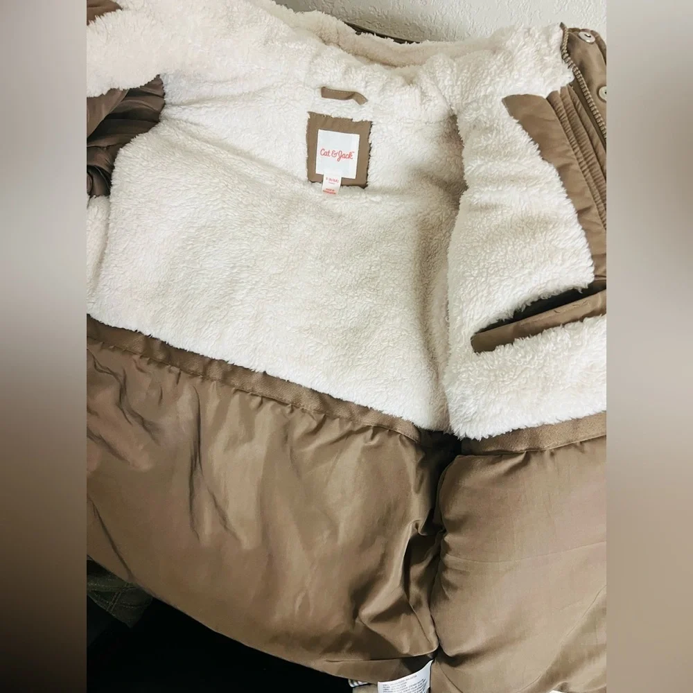 Cat & Jack Zip Front Parka Coat,with hoodie Olive 6/6X small unisex winter coat